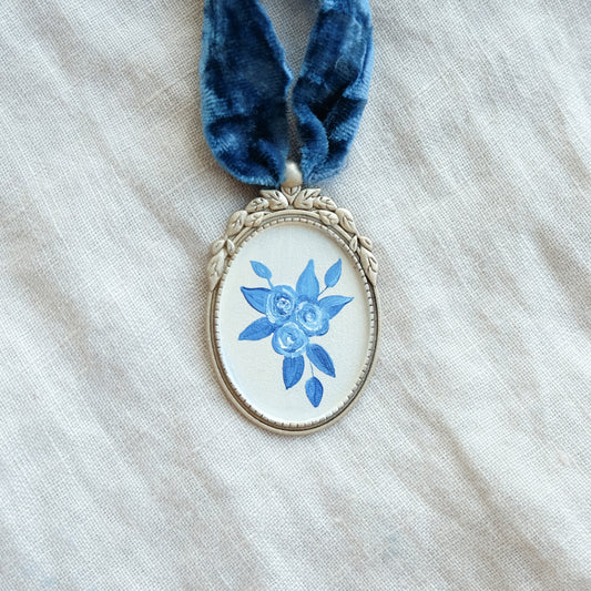 Roses Pendant Ornament